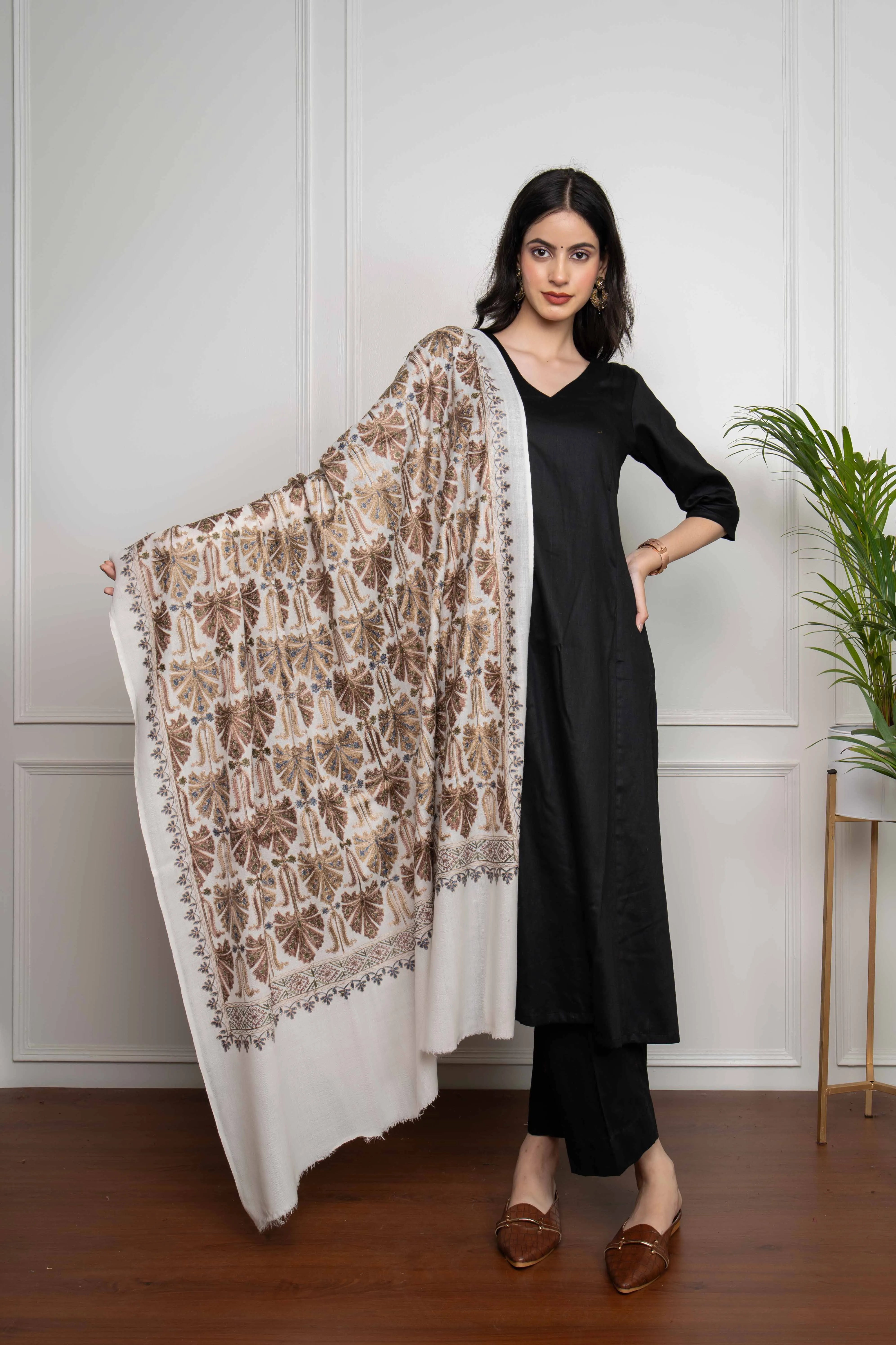White Chinaar Patta Jaal Nalki embroidery Fine Wool Blend Shawl