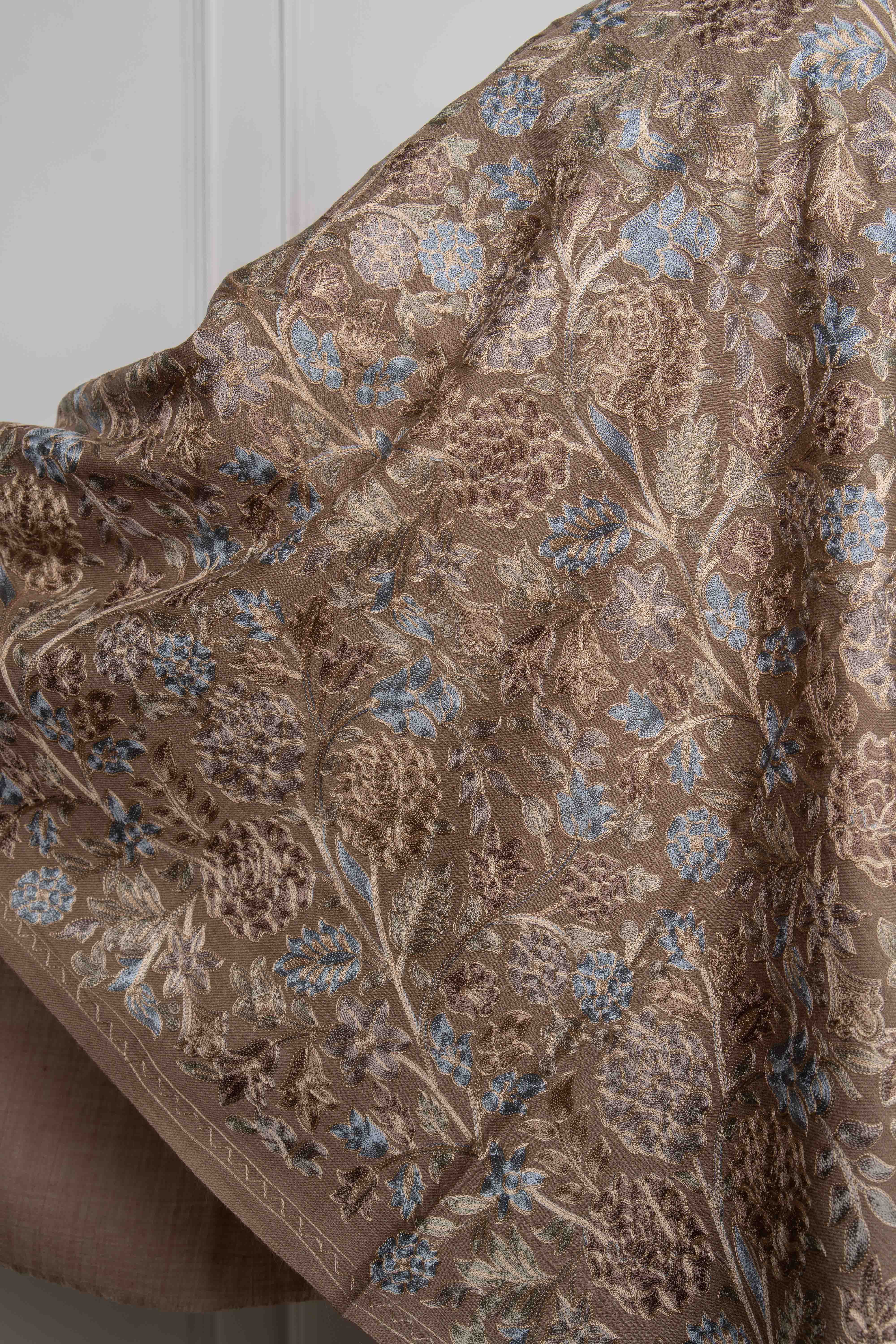 Sadah Tooshi Gulaab Jaal Nalki embroidery Fine Wool Blend Stole