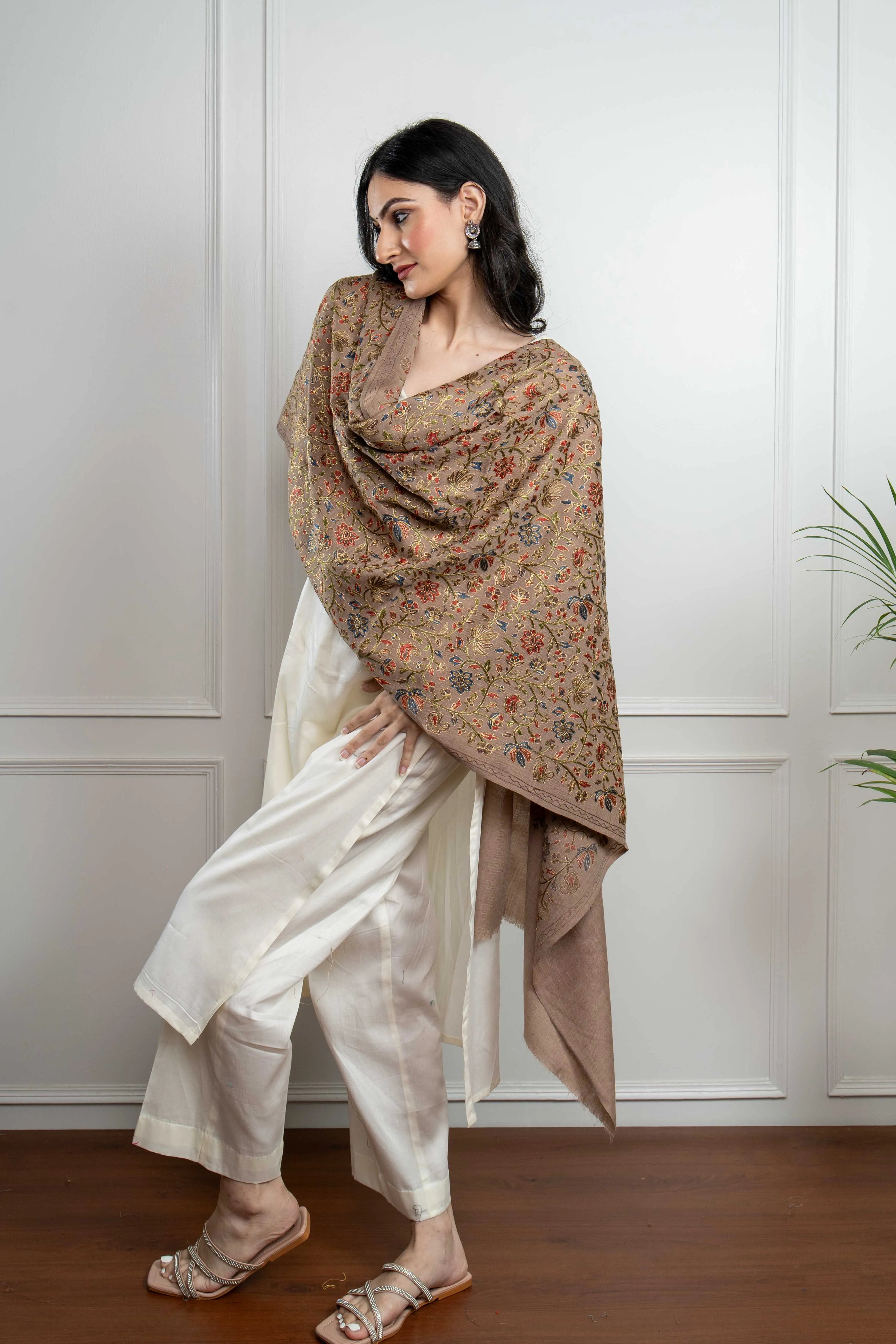 Tooshi Chinaar Leaf Jaal Pattern Nalki embroidery Fine Wool Blend Stole ( dispatch time 3 weeks)