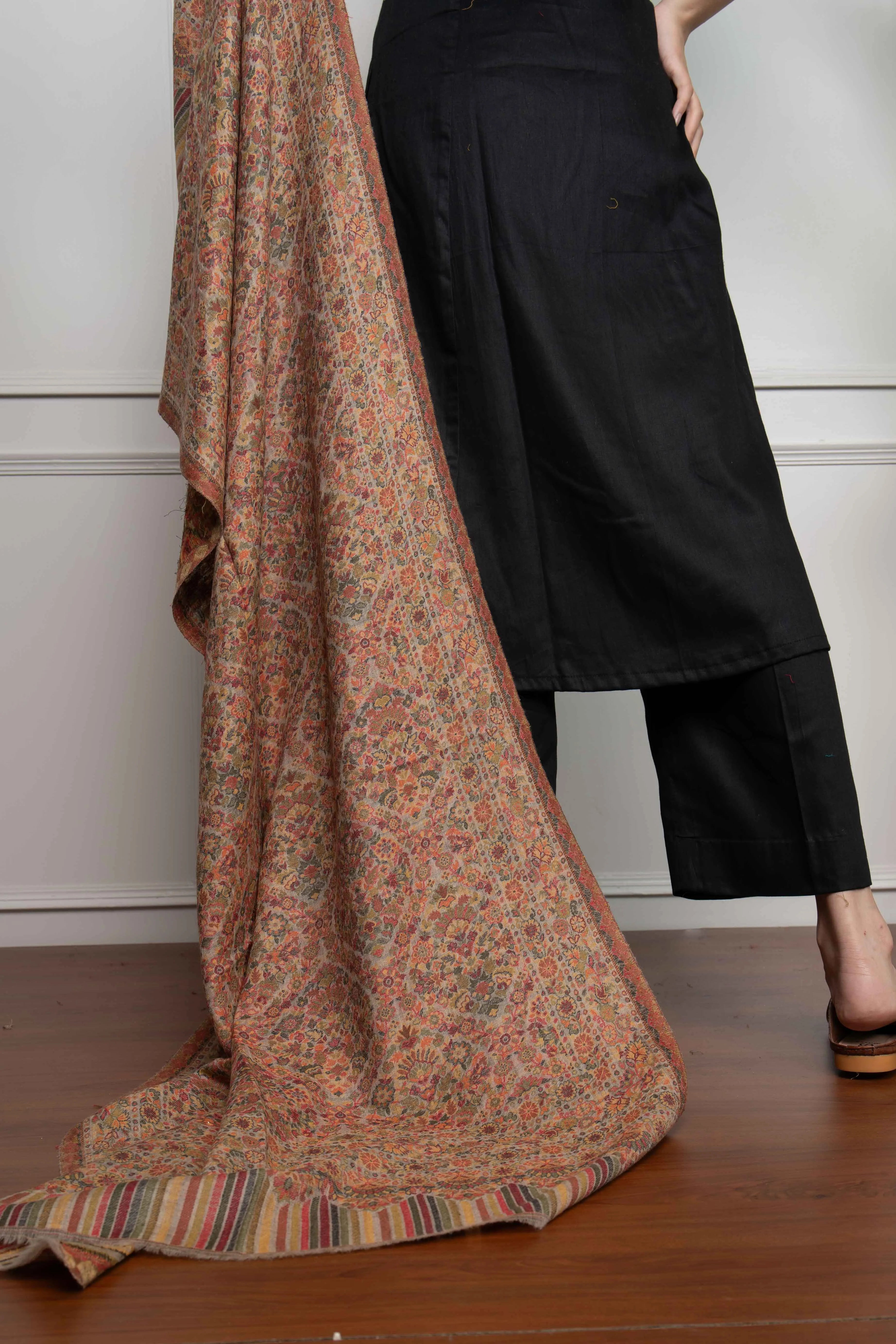 Tooshi Kani Intricate Floral Fine Wool Silk Blend Stole