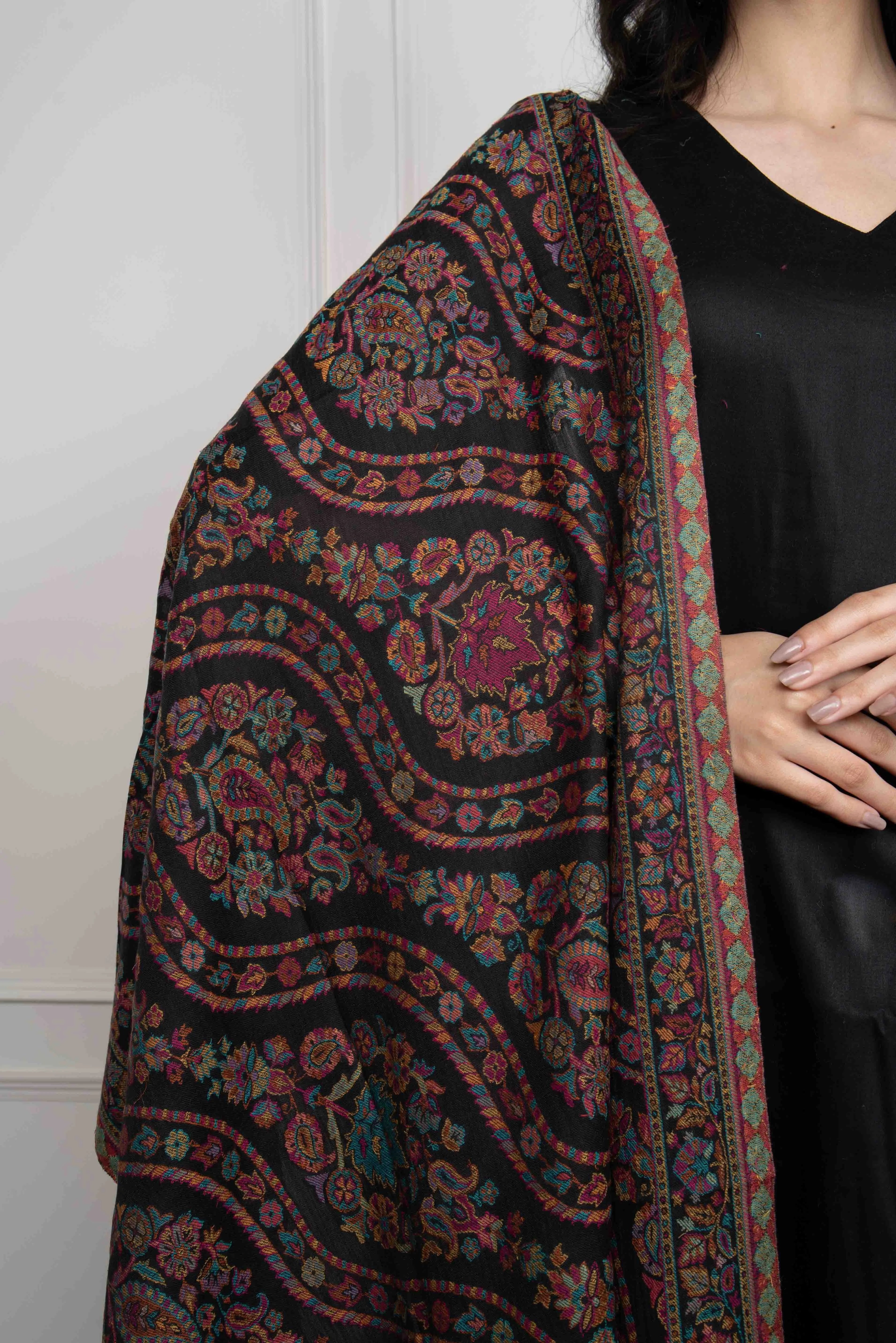 Sadah Women's Black Kani Wavy Floral Fine Wool Silk Blend Stole/Scarf