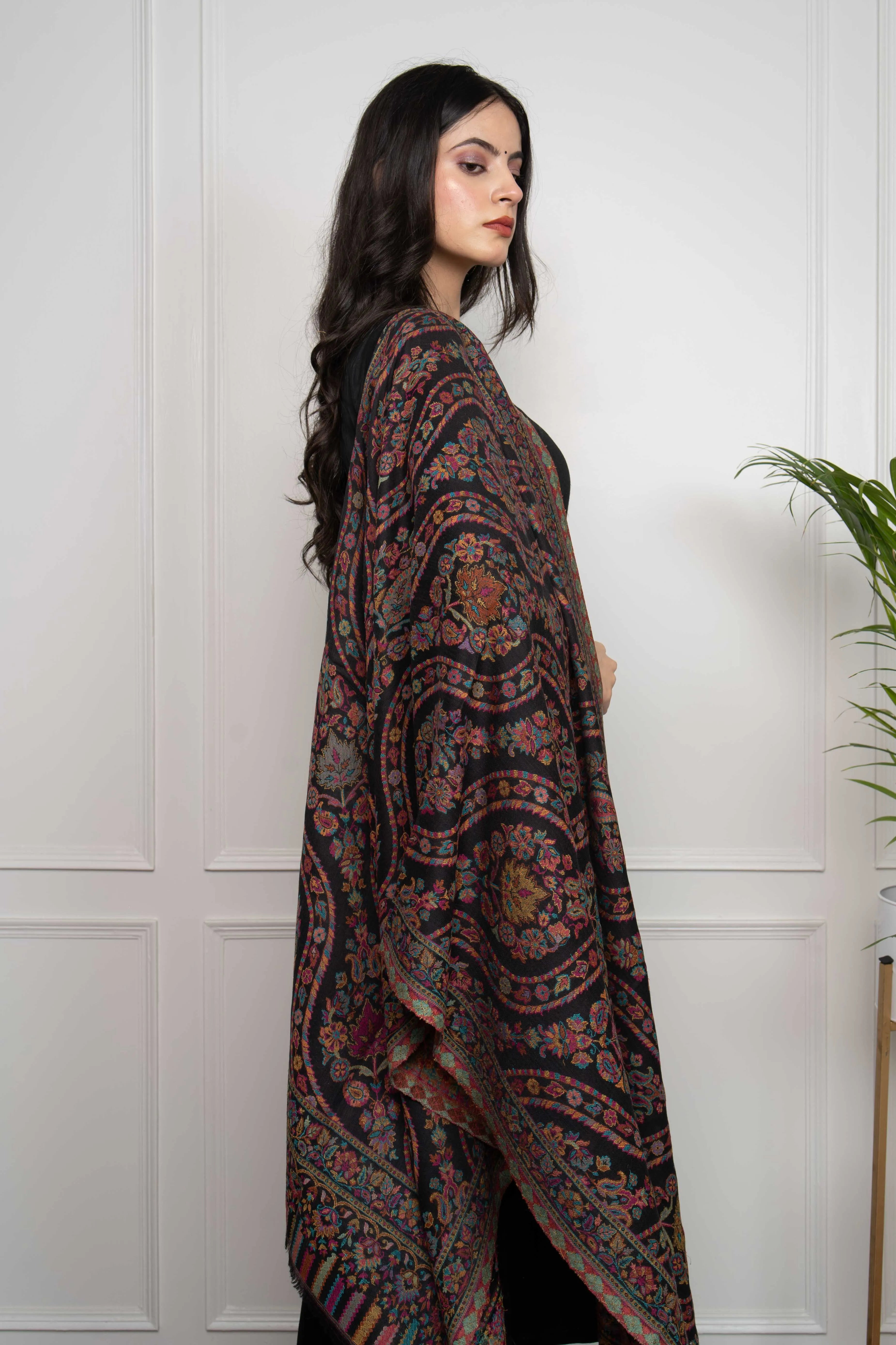 Sadah Women's Black Kani Wavy Floral Fine Wool Silk Blend Stole/Scarf