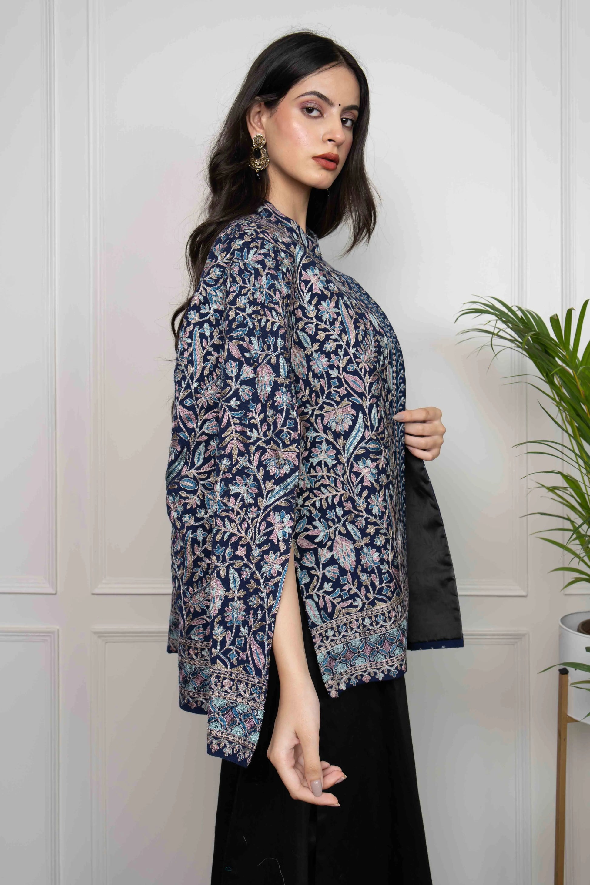 Navy Floral Leaf Jaal Nalki embroidery Fine Wool Blend Cape ( FREE SIZE)