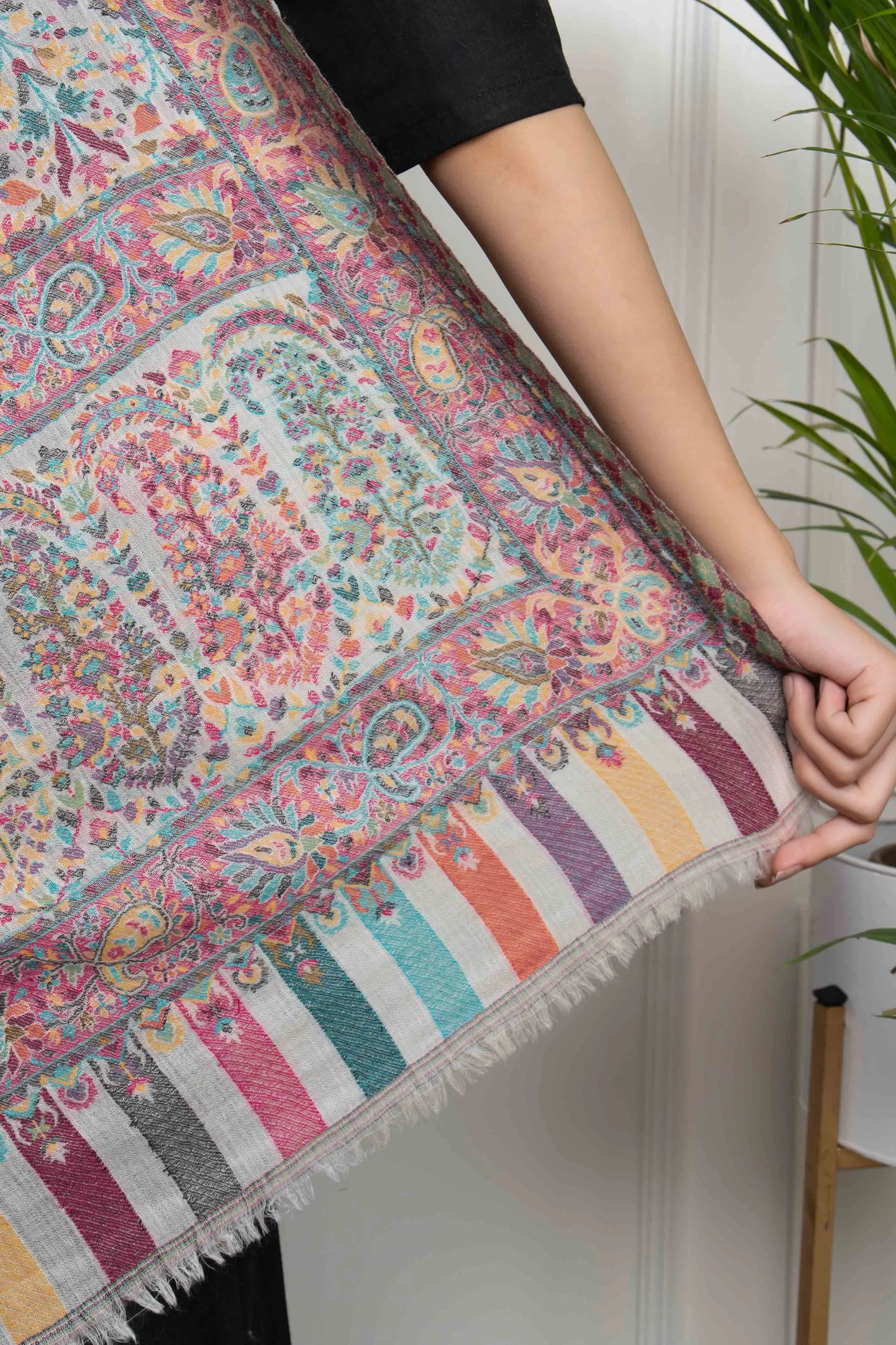 White Kani Floral Ambi Fine Wool Silk Blend Stole/Scarf