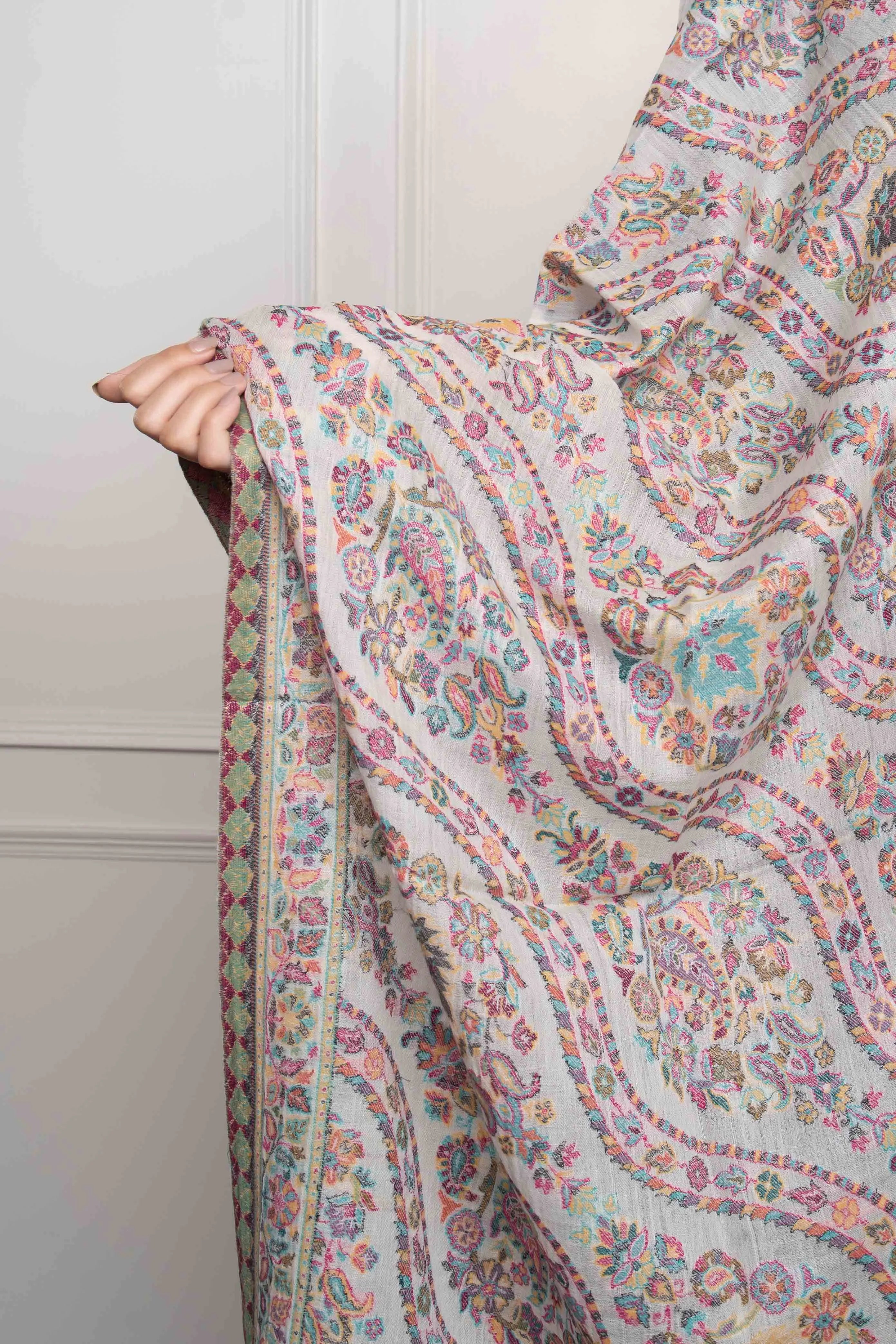 Sadah Women's White Kani Floral Wavy Fine Wool Silk Blend Stole/Scarf