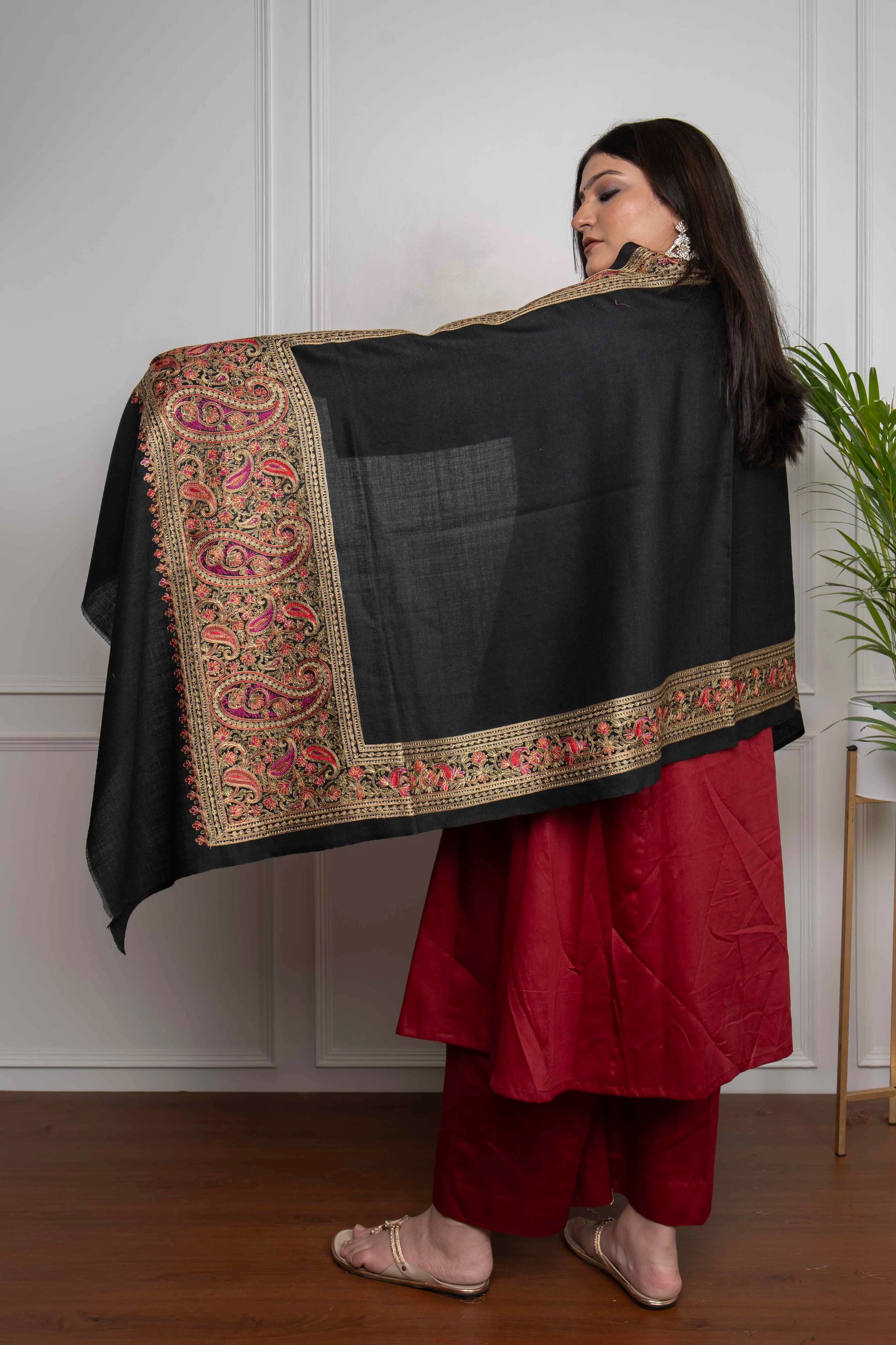 Black Ambi Border Nalki embroidery  Fine Wool Blend Stole