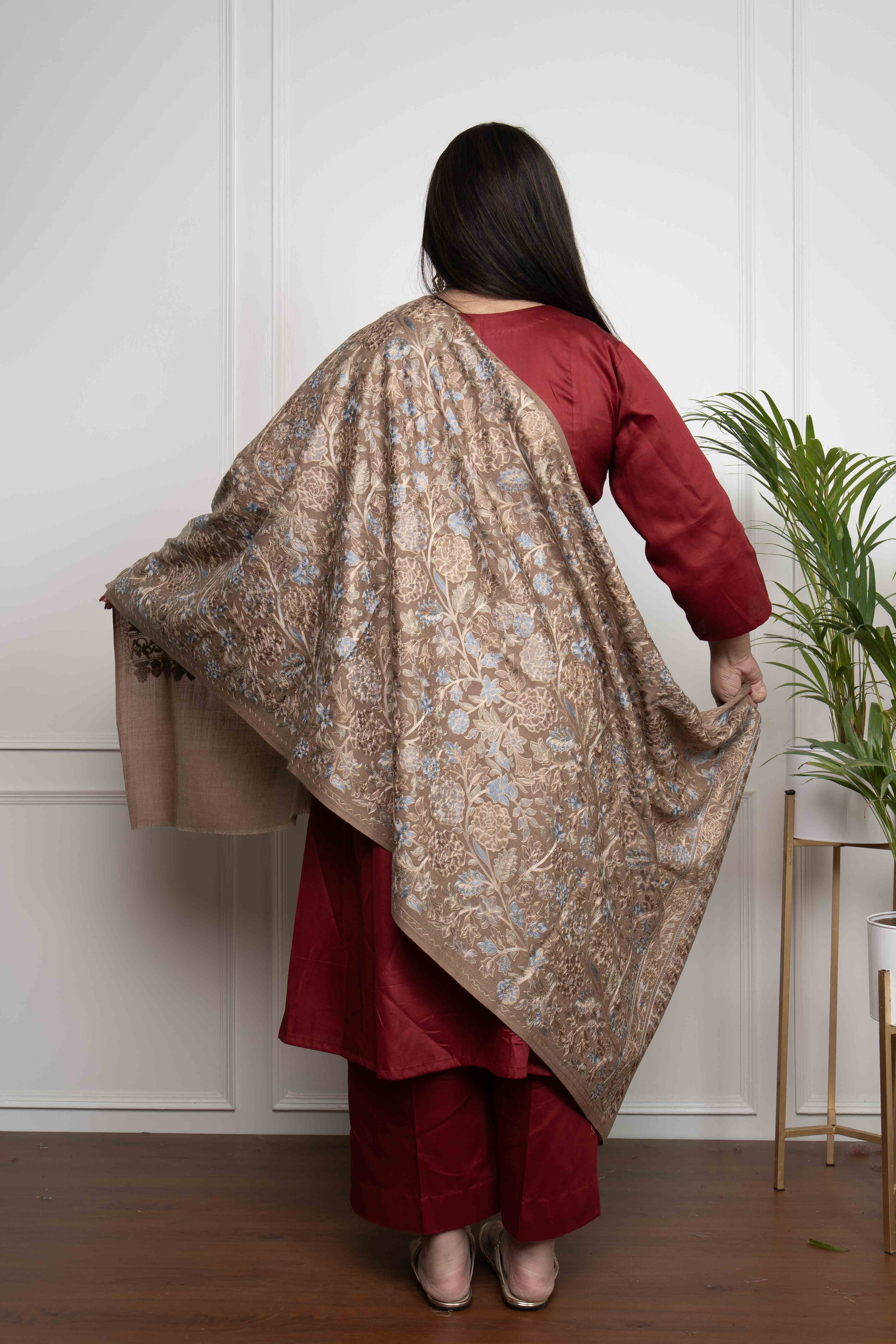 Sadah Tooshi Gulaab Jaal Nalki embroidery Fine Wool Blend Stole 