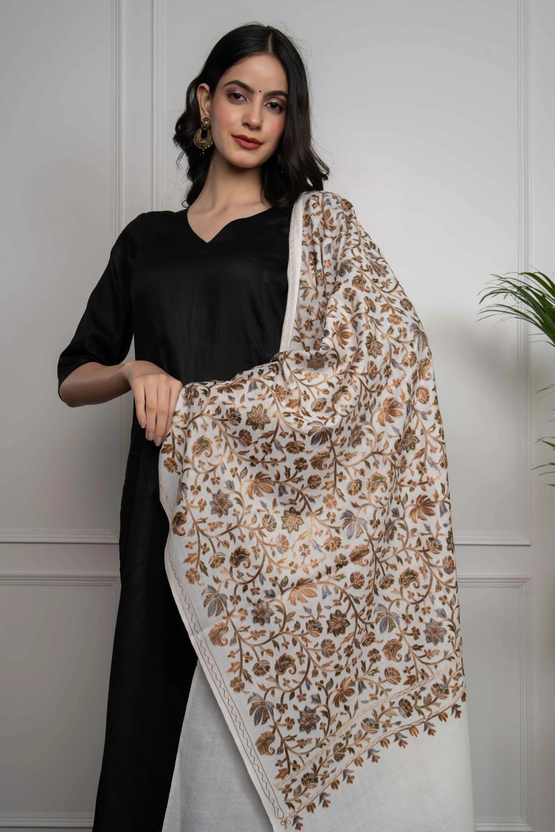 White Chinaar Leaf Jaal Pattern Nalki embroidery Fine Wool Blend Stole (dispatch time 3 weeks)