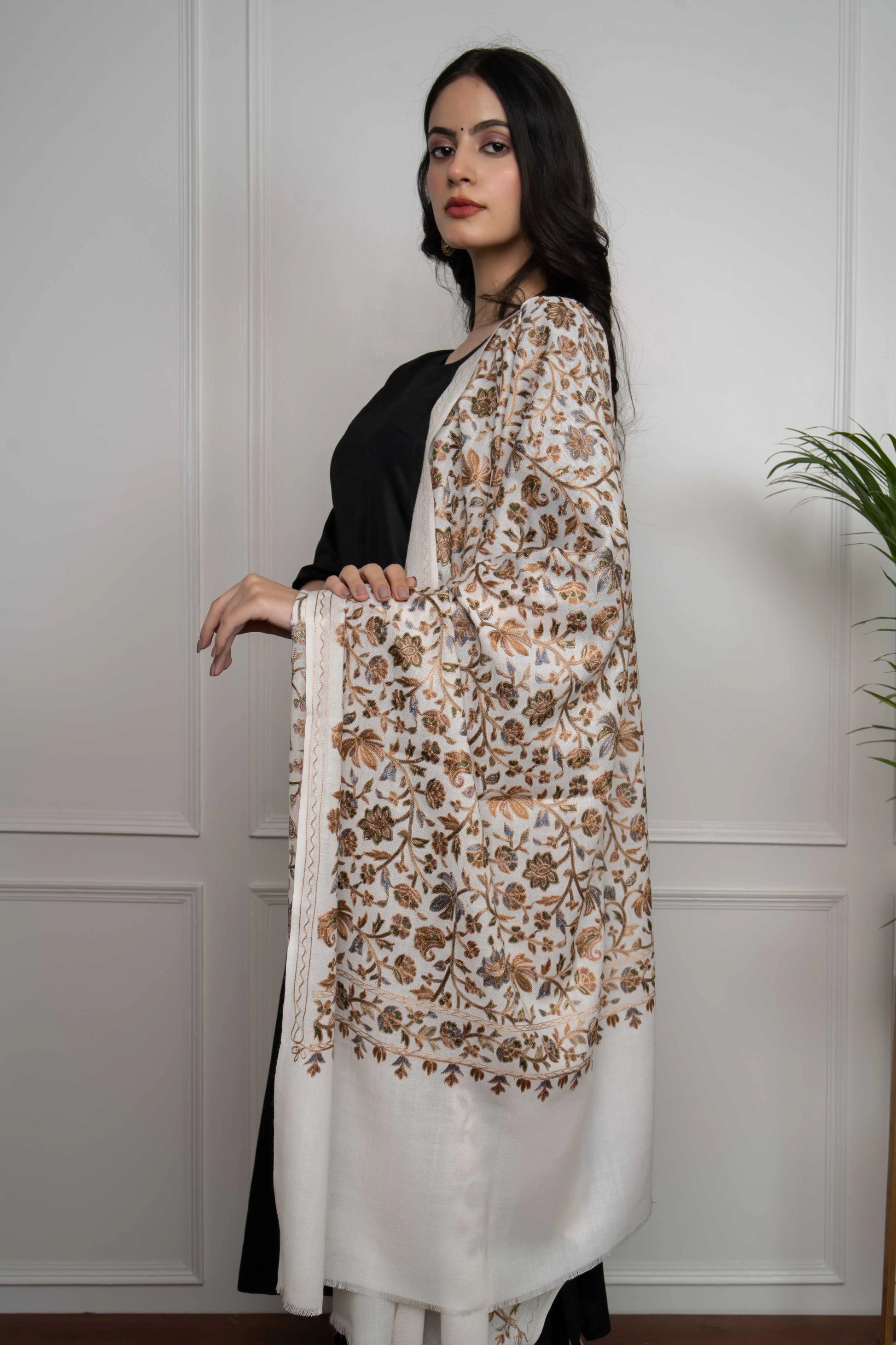 White Chinaar Leaf Jaal Pattern Nalki embroidery Fine Wool Blend Stole (dispatch time 3 weeks)