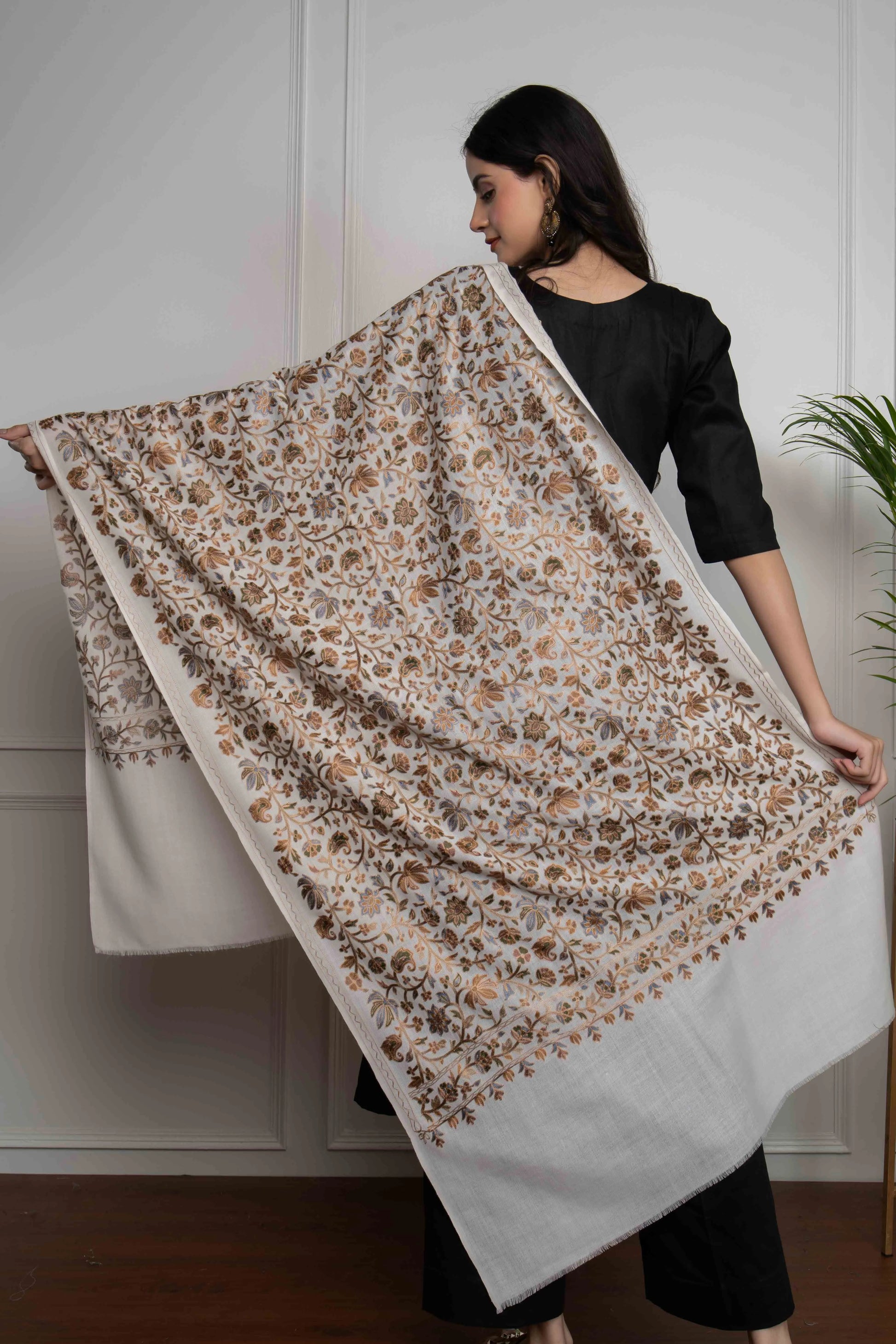 White Chinaar Leaf Jaal Pattern Nalki embroidery Fine Wool Blend Stole (dispatch time 3 weeks)