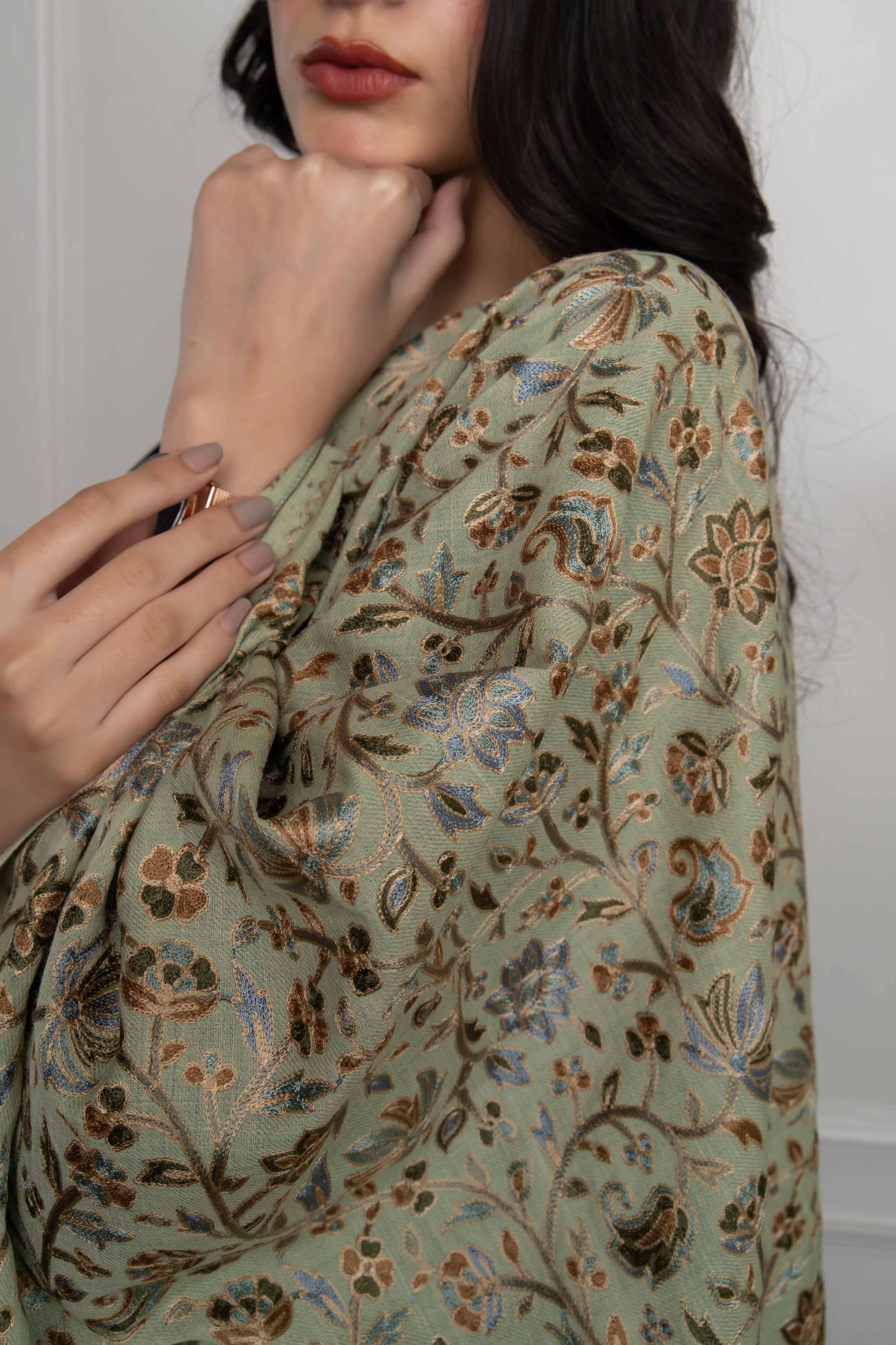Pista Chinaar Leaf Jaal Pattern Nalki embroidery Fine Wool Blend Stole