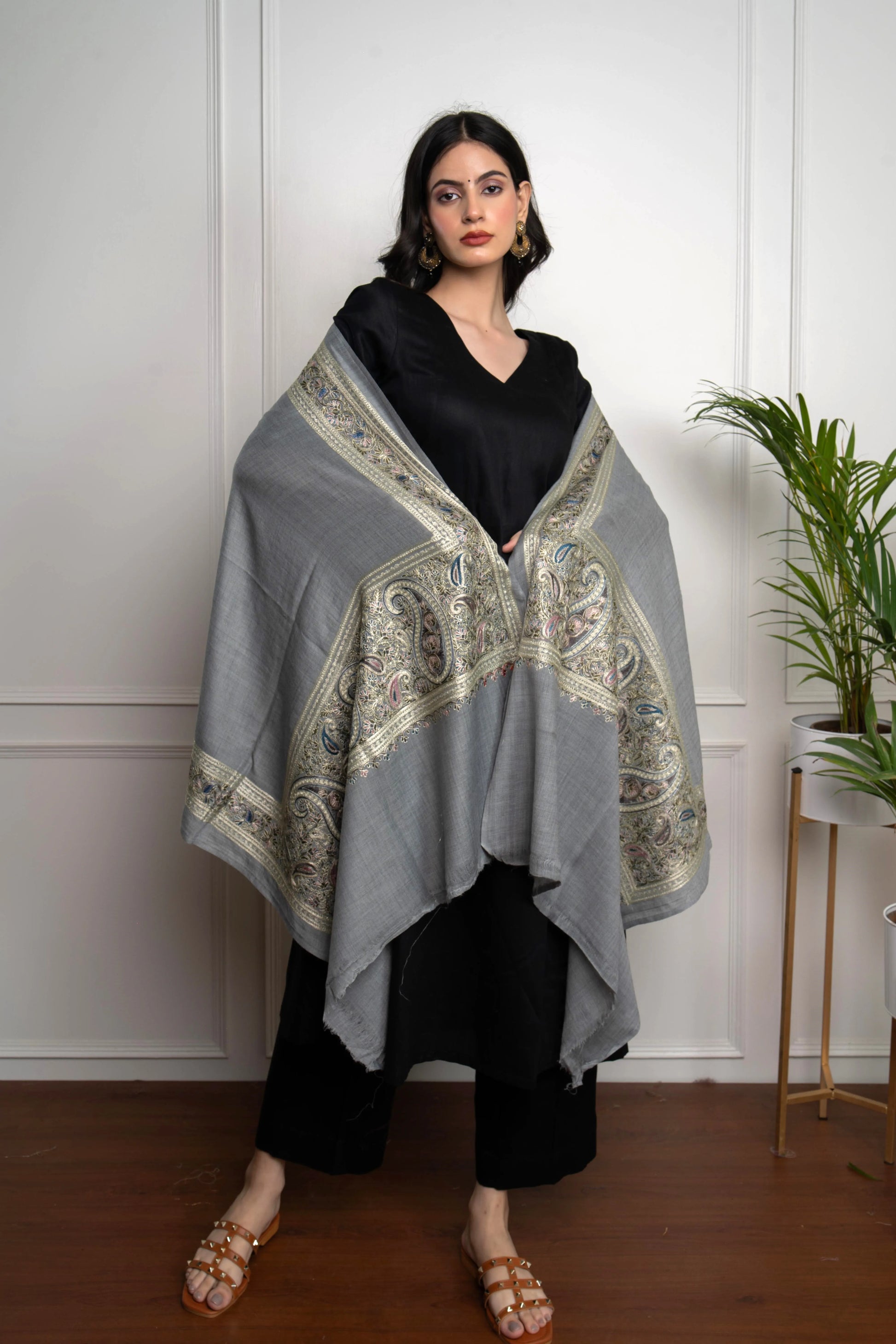 Grey Ambi Border Nalki embroidery Fine Wool Blend Stole