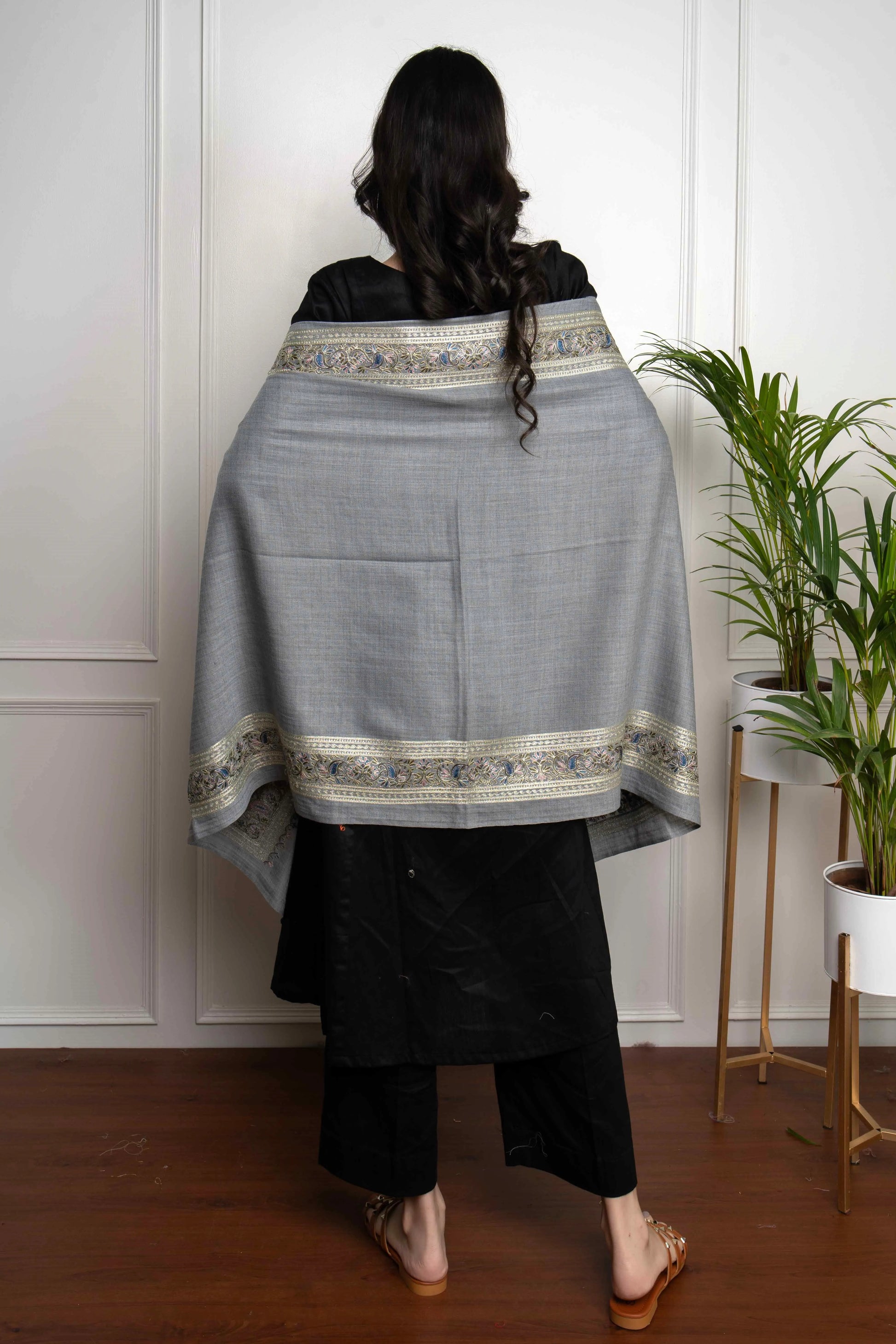 Grey Ambi Border Nalki embroidery Fine Wool Blend Stole