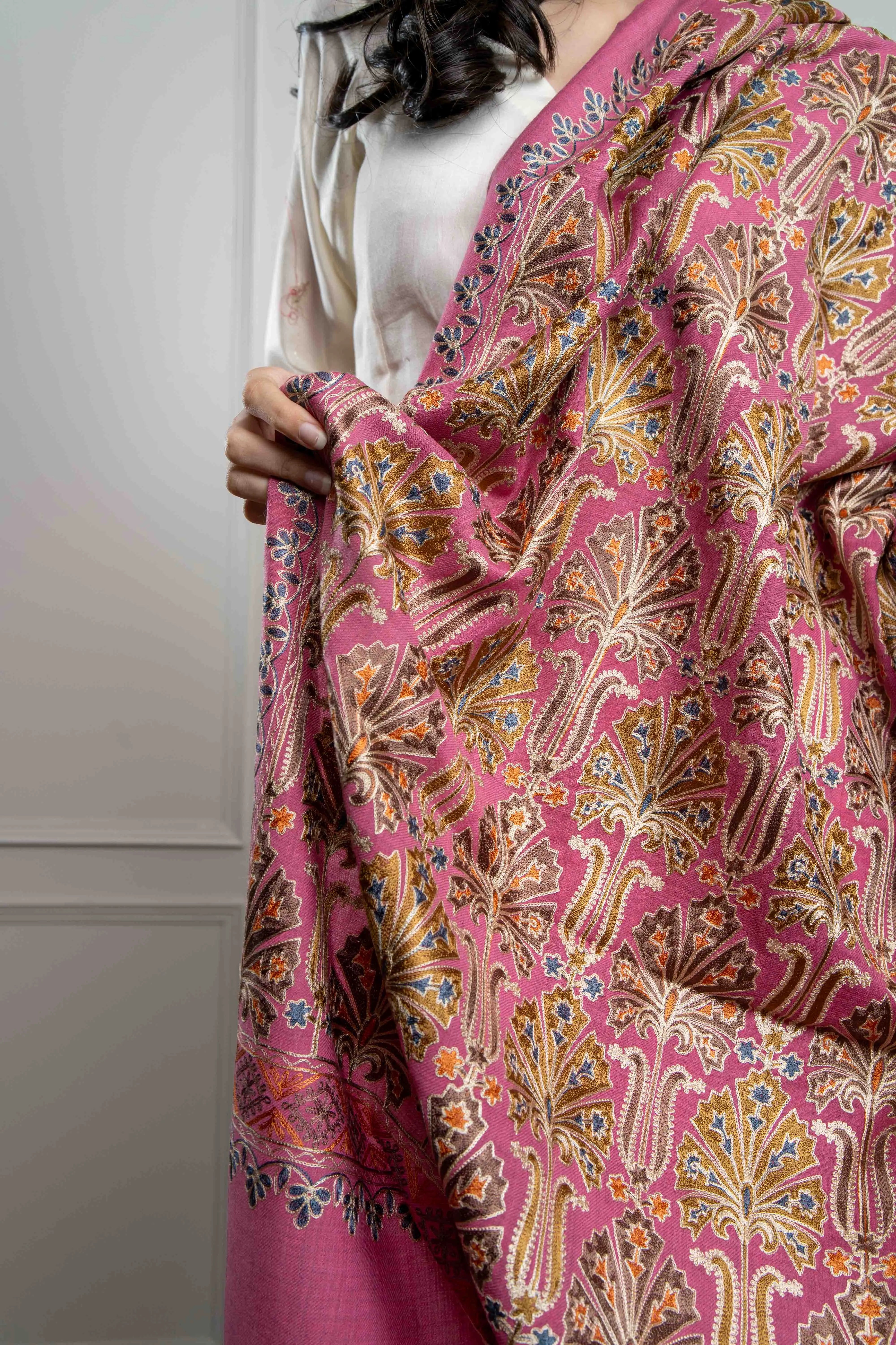 Pink Chinaar Patta Jaal Nalki embroidery Fine Wool Blend Shawl