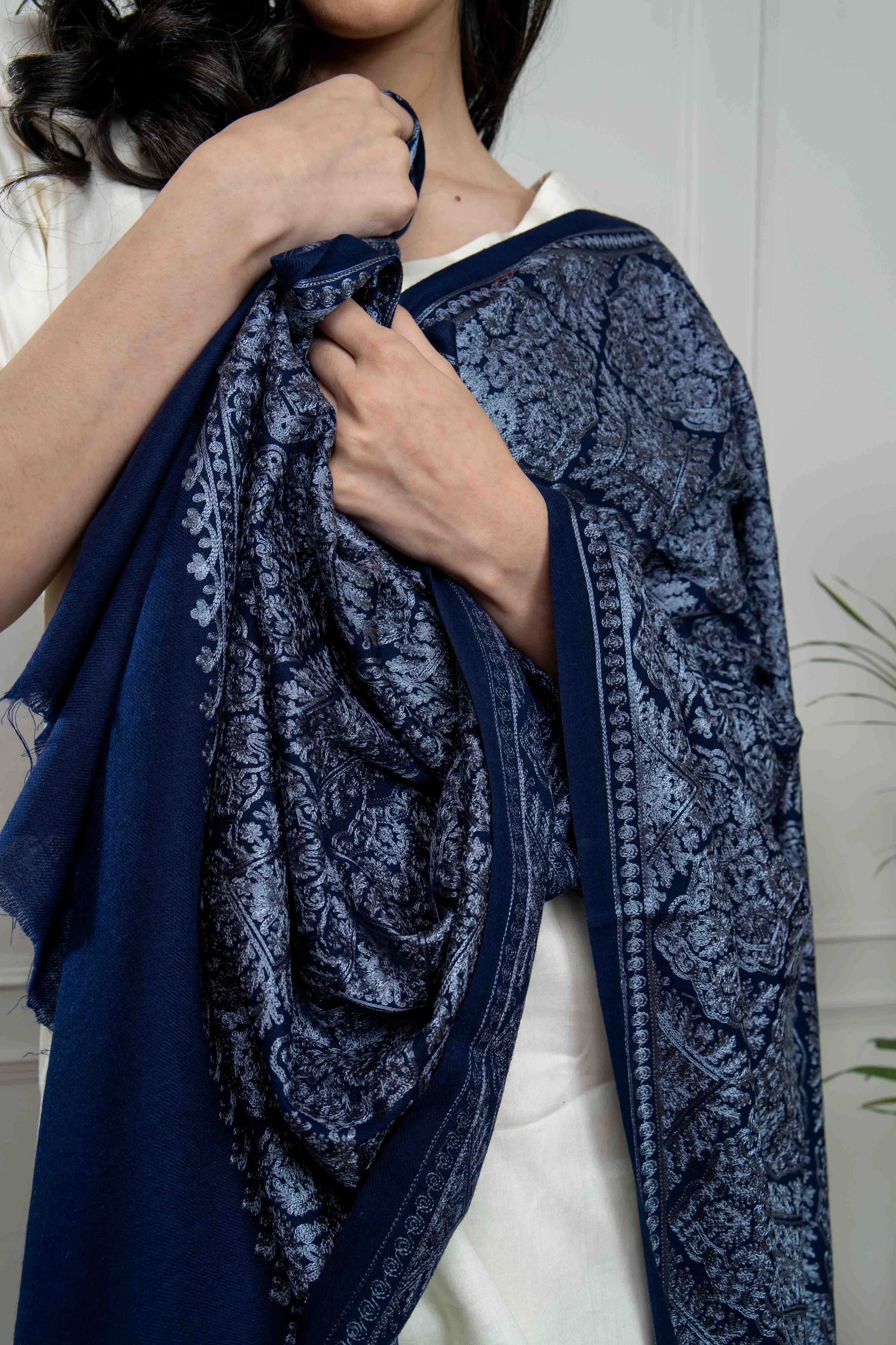 Sadah Women's Navy Self Barfi Nalki embroidery Fine Wool Blend Stole