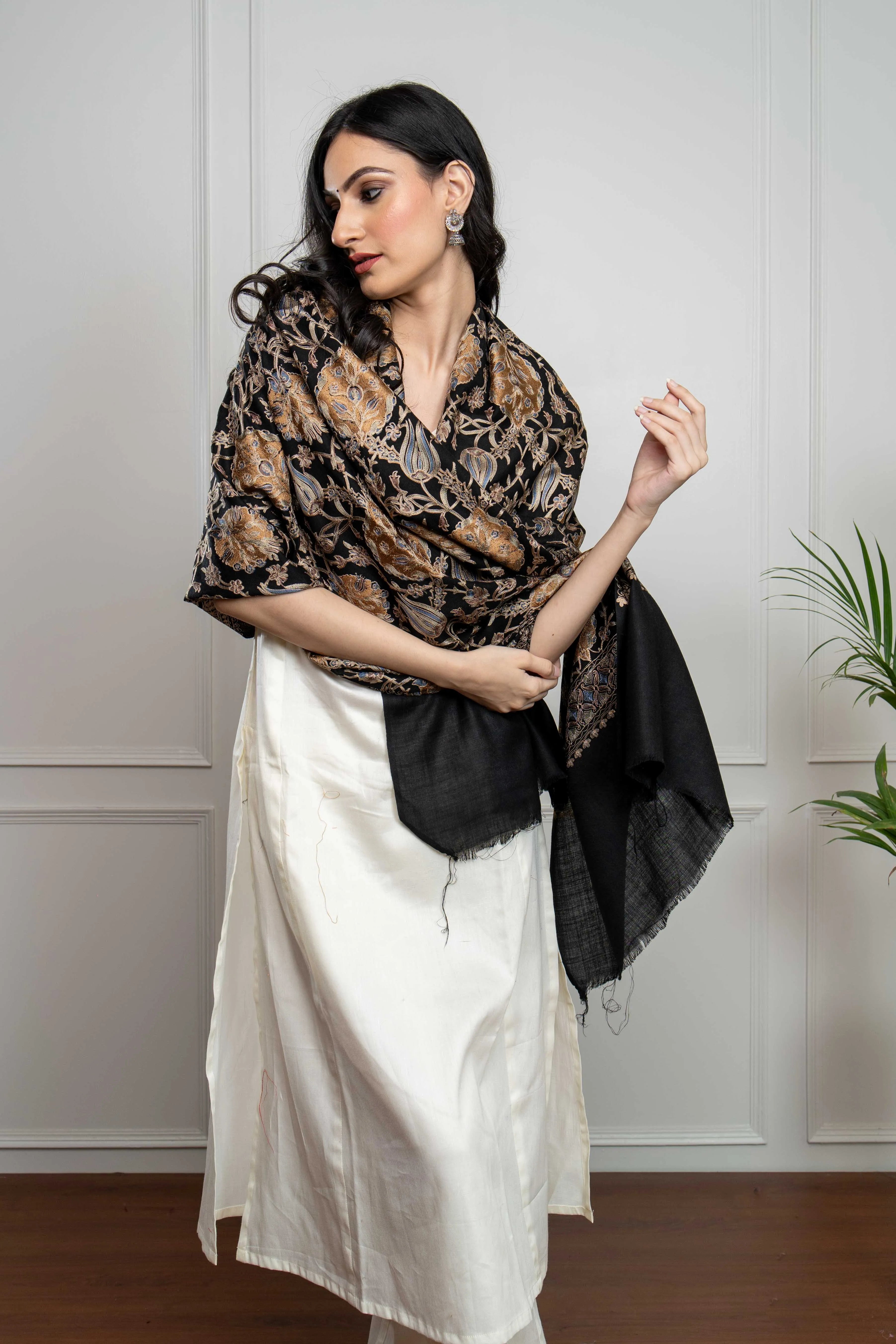 Black Tulip Jaal Nalki Embroidery Fine Wool Blend Stole