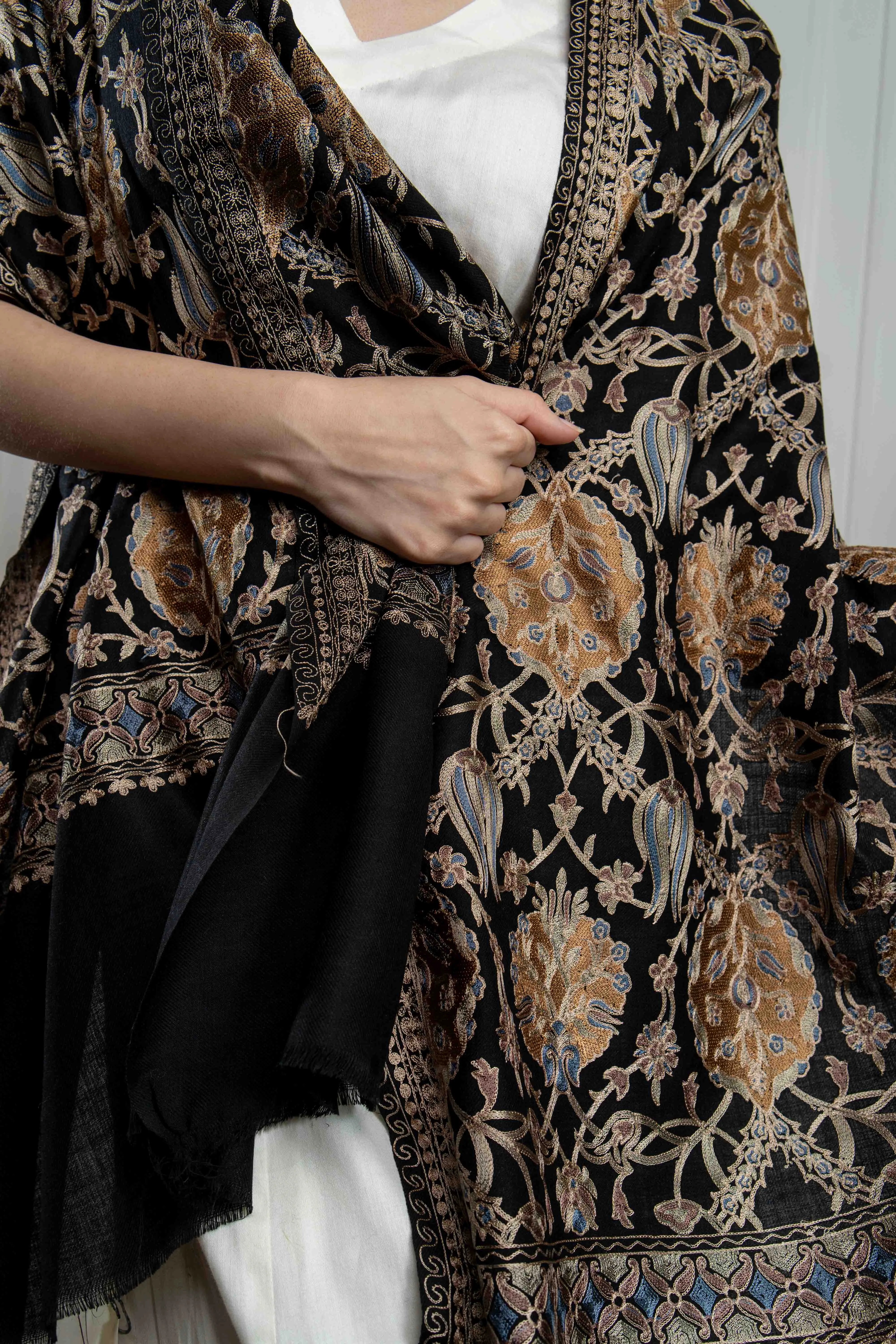 Black Tulip Jaal Nalki Embroidery Fine Wool Blend Stole