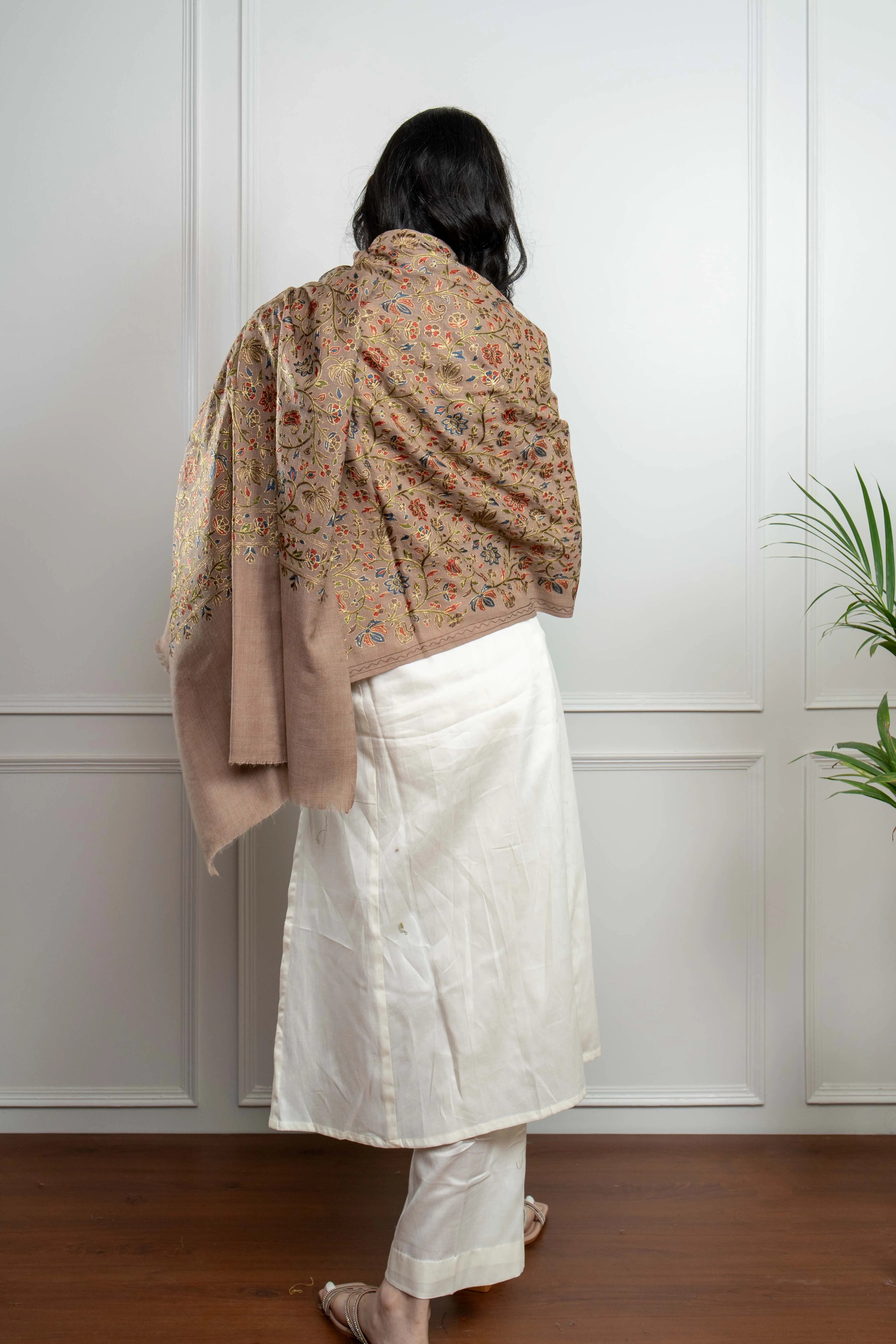 Tooshi Chinaar Leaf Jaal Pattern Nalki embroidery Fine Wool Blend Stole ( dispatch time 3 weeks)
