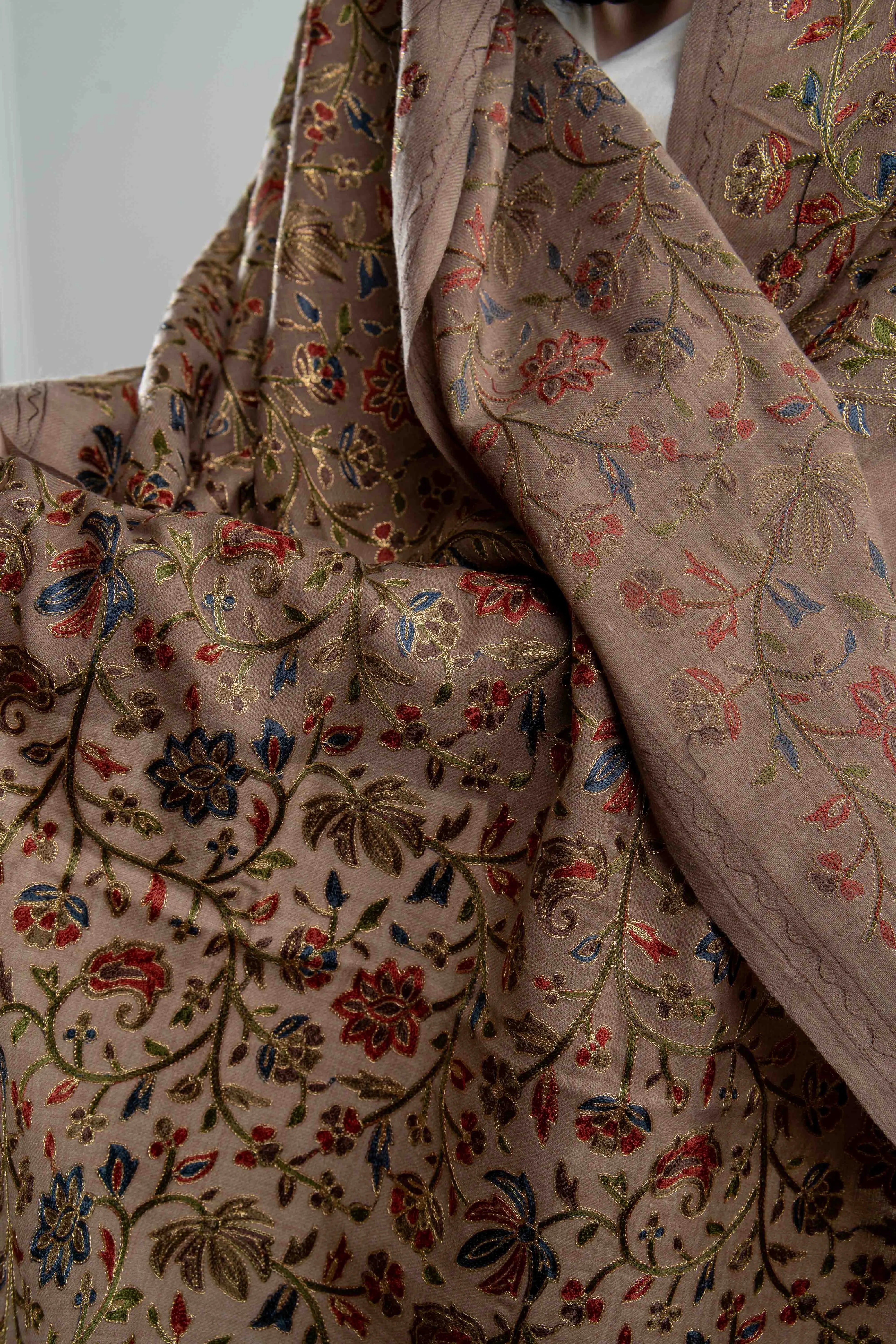 Tooshi Chinaar Leaf Jaal Pattern Nalki embroidery Fine Wool Blend Stole ( dispatch time 3 weeks)
