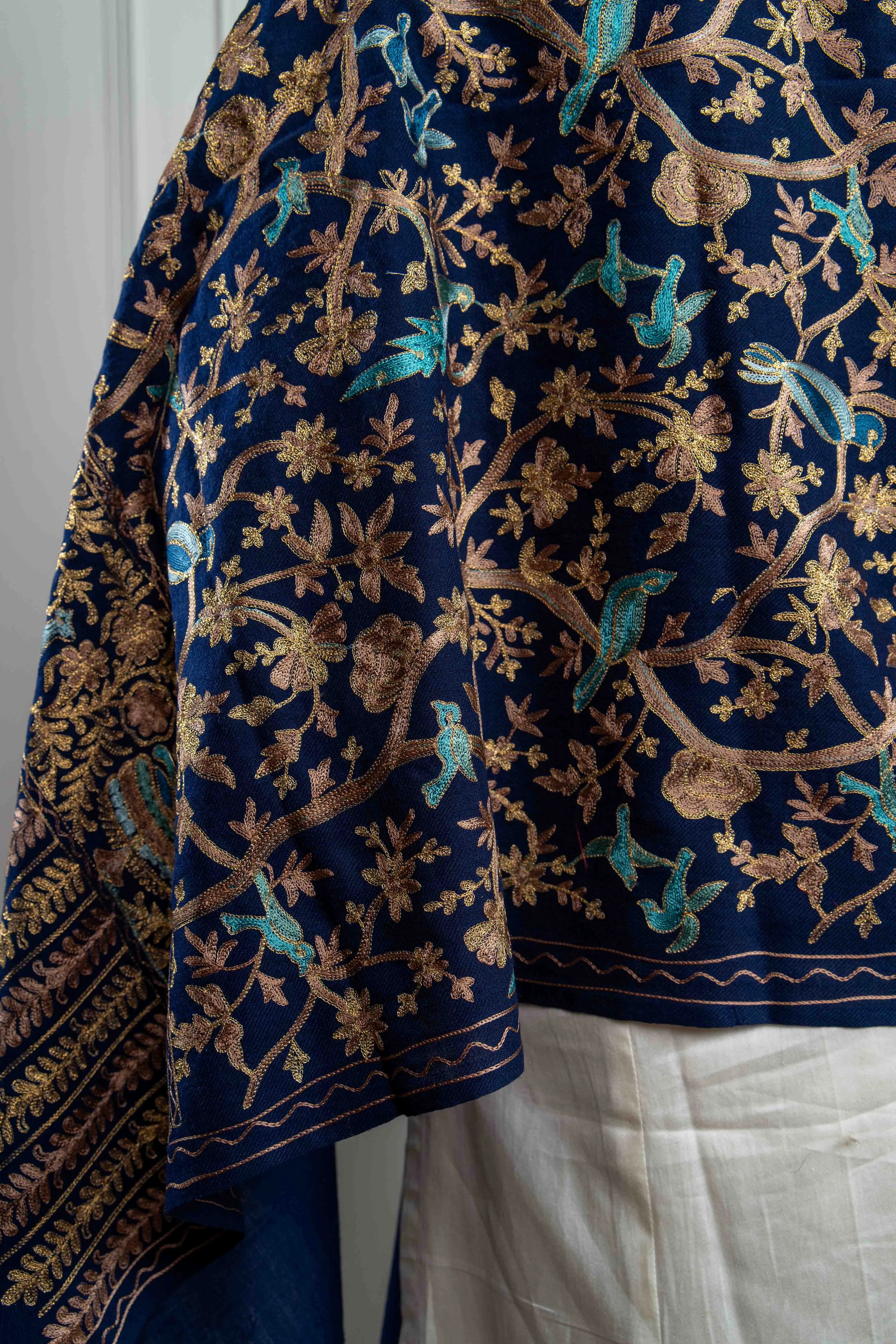 Sadah Women's Navy Birds Motif Jaal Nalki embroidery Fine Wool Blend Stole