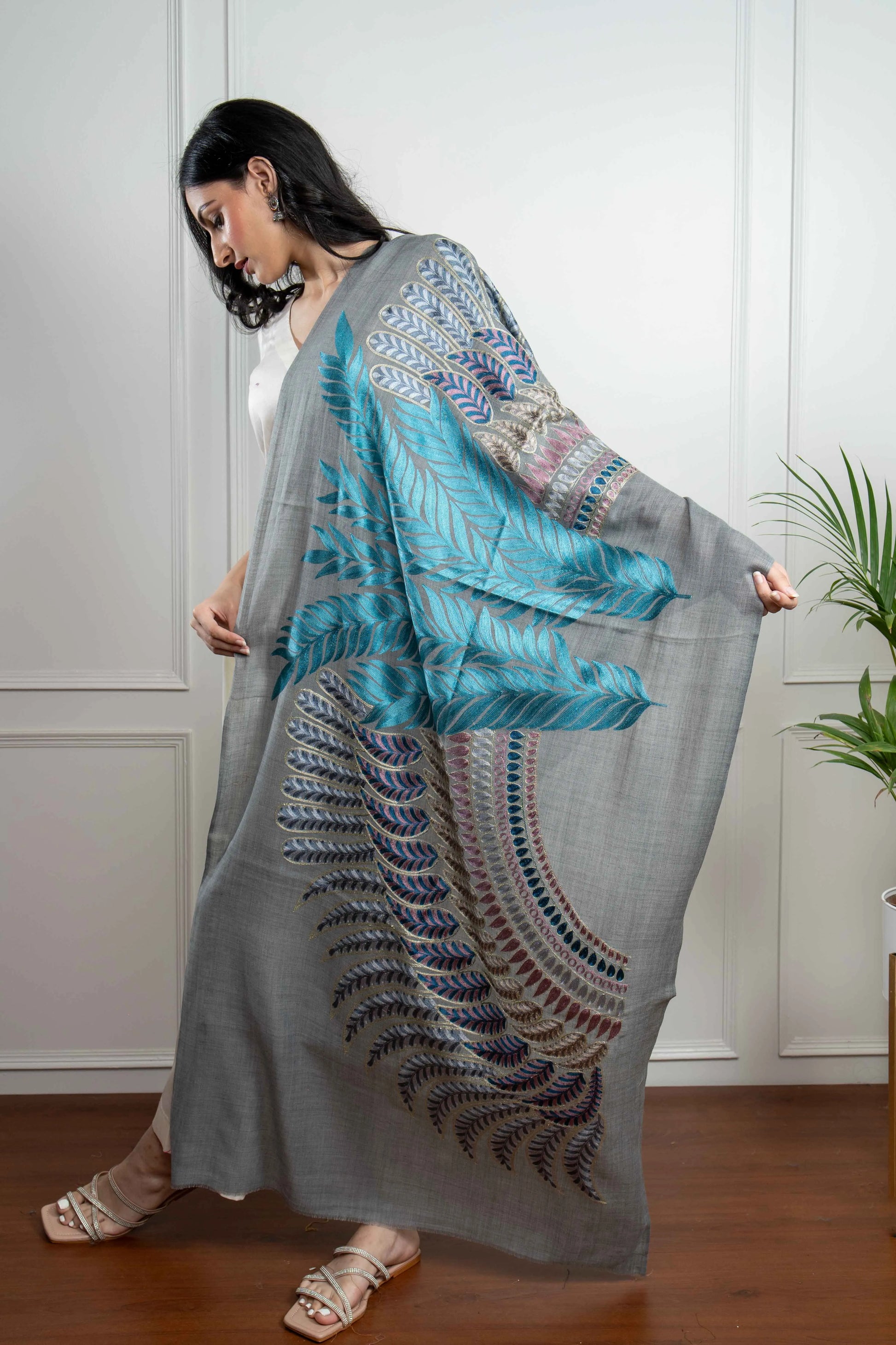 Grey Wing Motif with Feathers Nalki embroidery Fine Wool Blend Stole