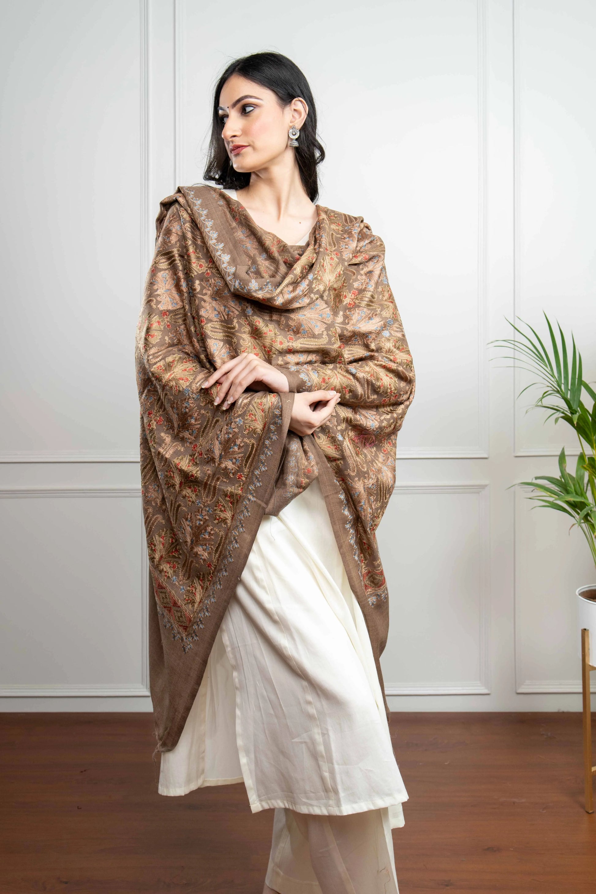 Tooshi Chinaar Patta Jaal Nalki embroidery Fine Wool Blend Shawl