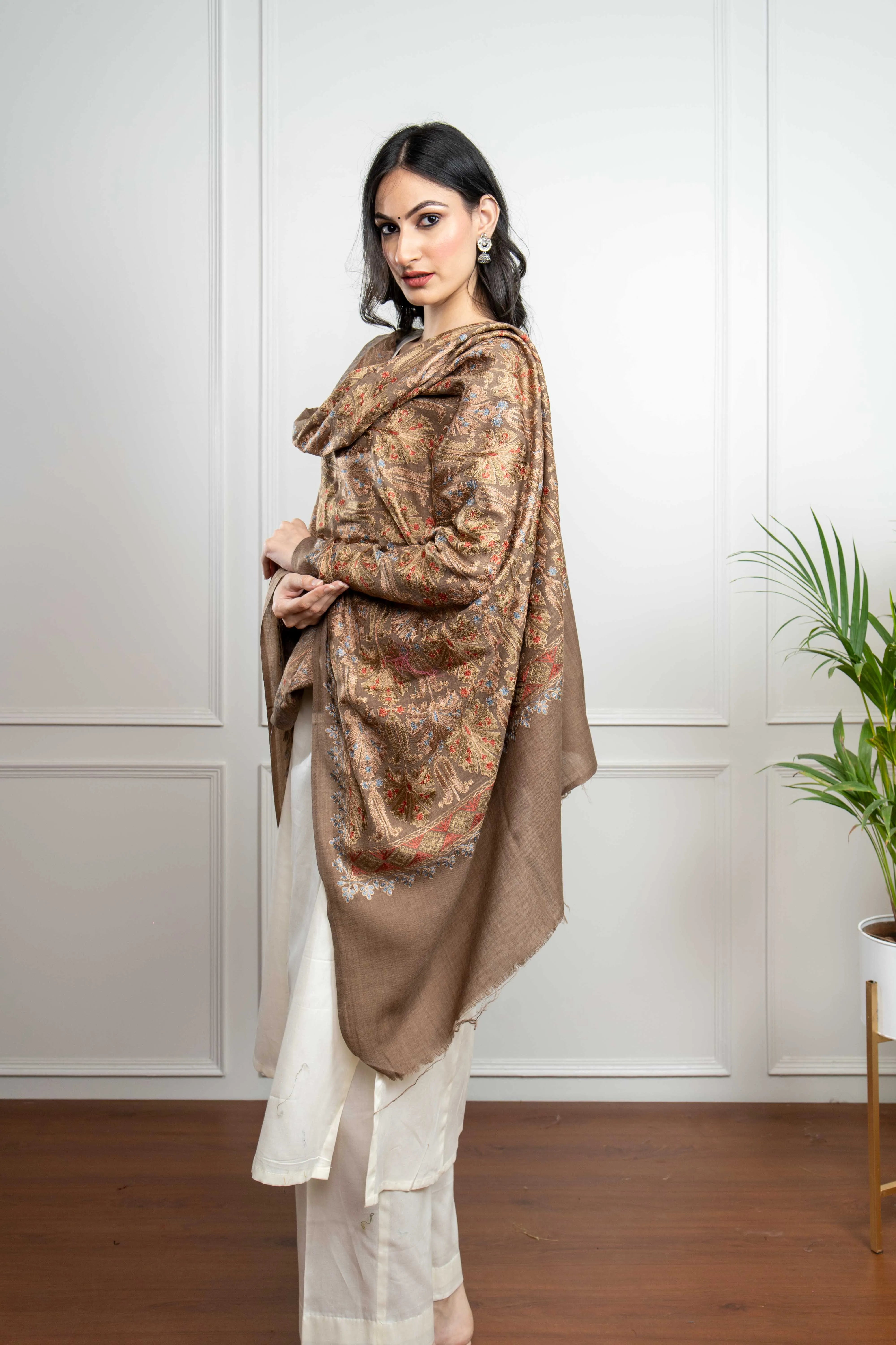Tooshi Chinaar Patta Jaal Nalki embroidery Fine Wool Blend Shawl